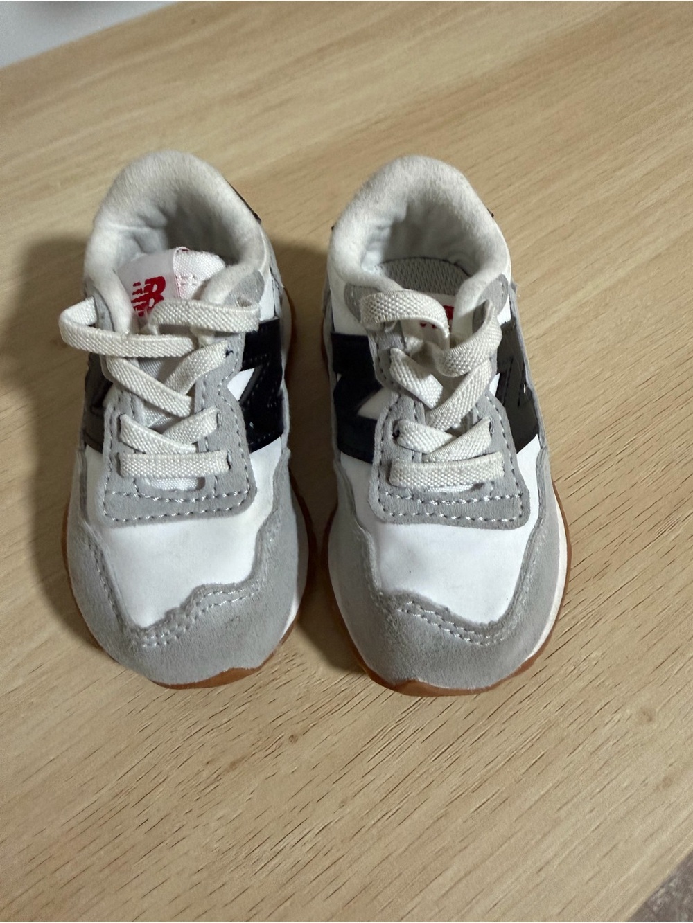 Toddler New Balances shoes - Picture 3 of 6